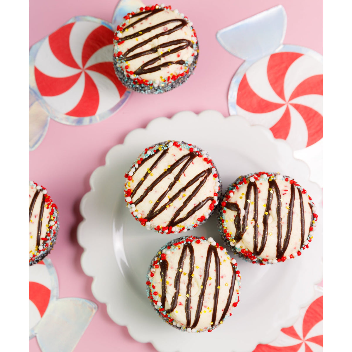 http://www.trophycupcakes.com/cdn/shop/products/cupcake-chocolate-candy-cane-2022-detail-a_1_1200x1200.jpg?v=1696462934