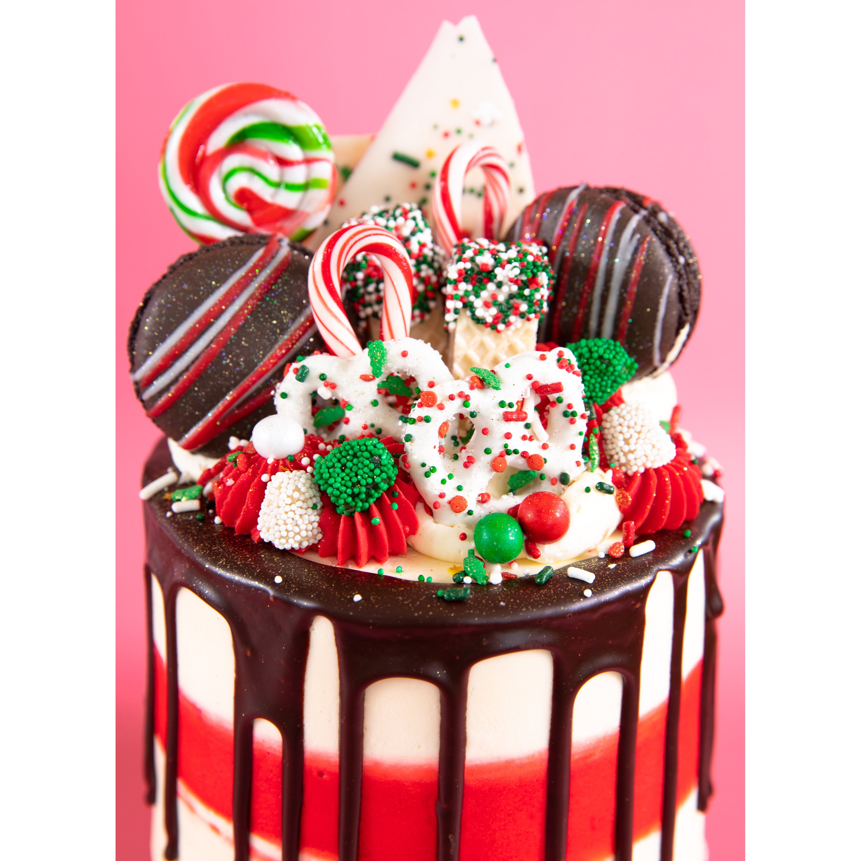 Candy-filled M&M Drip Cake ~ Intensive Cake Unit